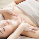 デコルテマッサージ